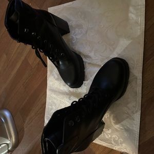 Aerosoles Heeled Combat Boots Black Lace Up Round toe size 9m new without tags